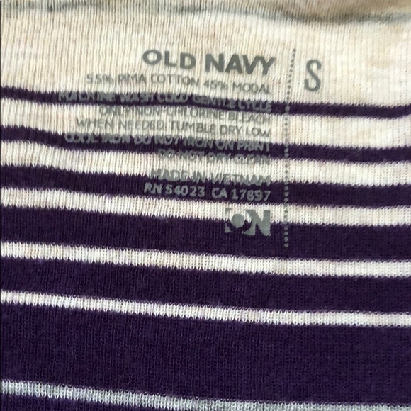Old Navy women’s small tee - Picture 2 of 4